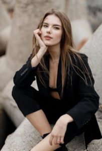 Как выбрать филлер для увеличения губ?