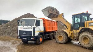 Перевозка самосвалами: решение для сыпучих и строительных грузов